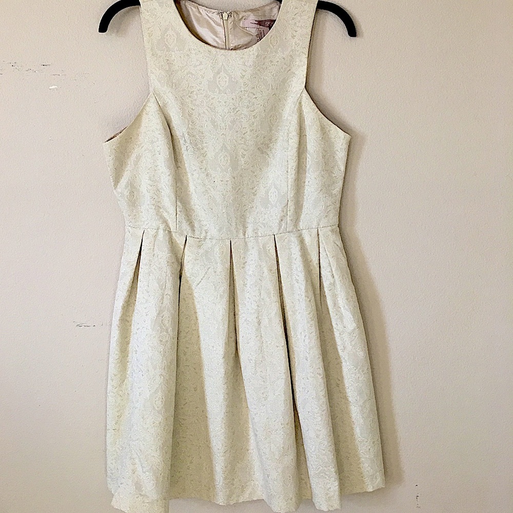 Forever21 White/Cream Pleated Sleeveless Dress